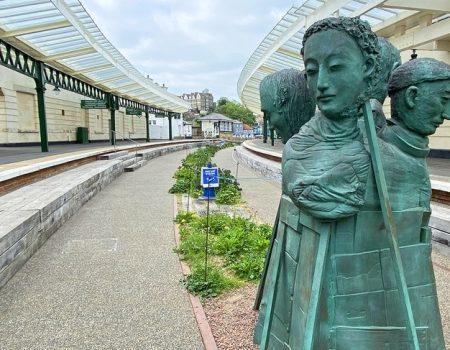 england-kent-folkestone-top-attractions-things-to-do-folkestone-harbour-harbour-arm-statue