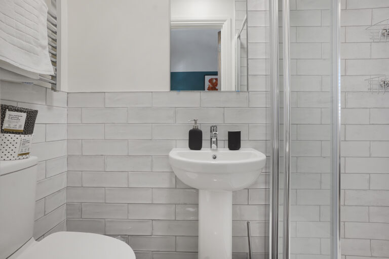 R14_ensuite