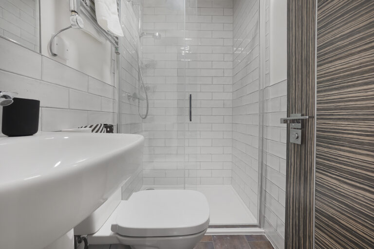 R9_ensuite